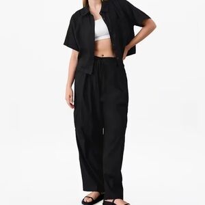 Athleta New Paradise Straight Leg CargoPants
Linen Blend Size M NWT